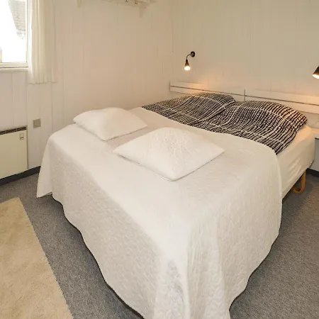 Two-bedroom Holiday In * Pandrup